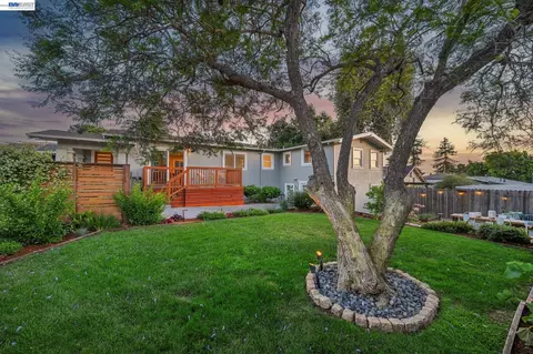 5161 Trask St, Oakland, CA 94601