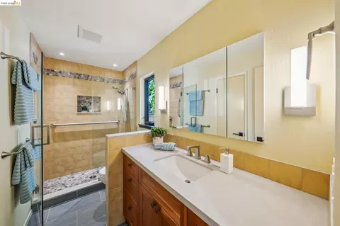 Bath - 576 Vistamont Ave, Berkeley, CA 94708 photo 3 of 3