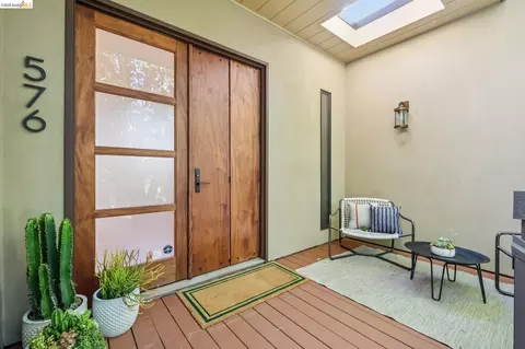 Entry Way - 576 Vistamont Ave, Berkeley, CA 94708 photo 1 of 4
