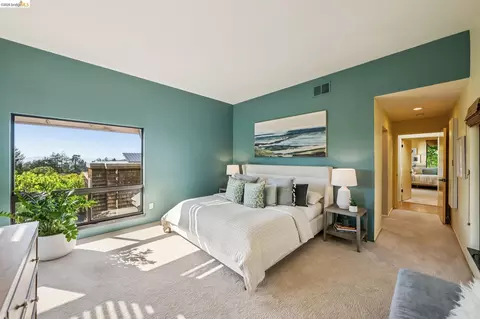 Bedroom - 576 Vistamont Ave, Berkeley, CA 94708 photo 1 of 3