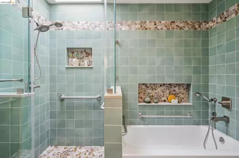 Bath - 576 Vistamont Ave, Berkeley, CA 94708 photo 2 of 3