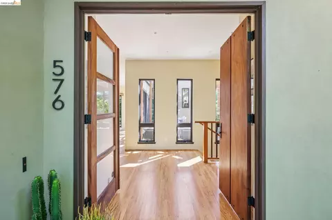 Entry Way - 576 Vistamont Ave, Berkeley, CA 94708 photo 2 of 4