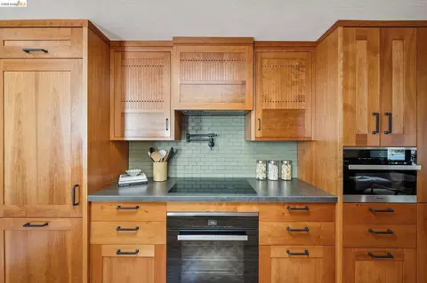 Kitchen - 576 Vistamont Ave, Berkeley, CA 94708 photo 2 of 3