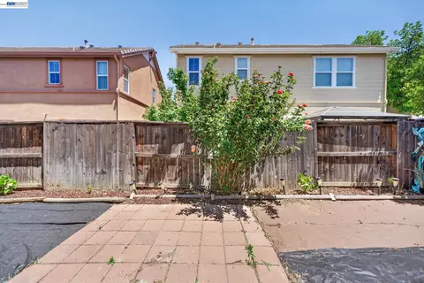 Exterior - 9348 Vintner Cir, Patterson, CA 95363 photo 5 of 10