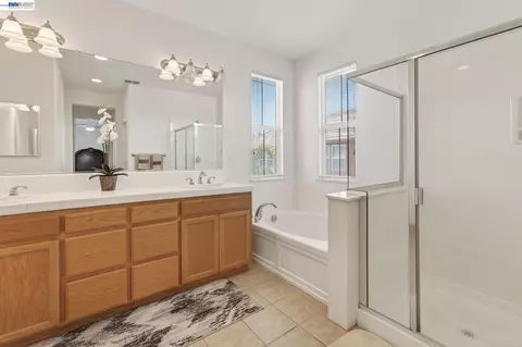 Bath - 9348 Vintner Cir, Patterson, CA 95363 photo 1 of 3