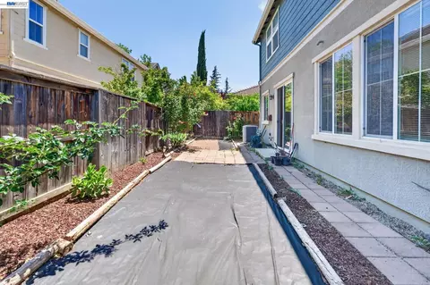 Exterior - 9348 Vintner Cir, Patterson, CA 95363 photo 9 of 10