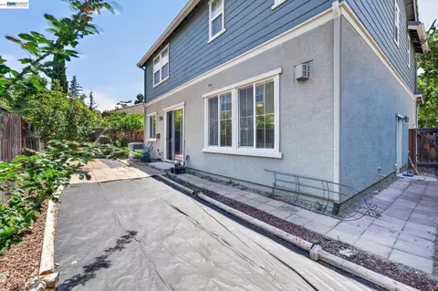Exterior - 9348 Vintner Cir, Patterson, CA 95363 photo 8 of 10