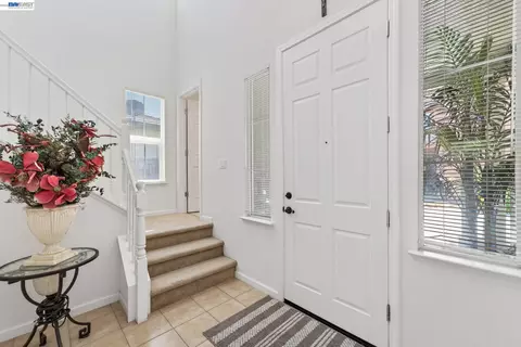 Entry Way - 9348 Vintner Cir, Patterson, CA 95363 photo 3 of 6
