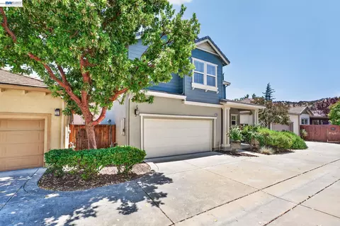 Exterior - 9348 Vintner Cir, Patterson, CA 95363 photo 2 of 10