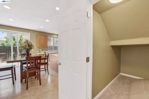 Entry Way - 9348 Vintner Cir, Patterson, CA 95363 photo 4 of 6