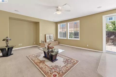 Living - 9348 Vintner Cir, Patterson, CA 95363 photo 2 of 3