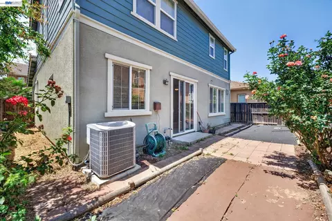 Exterior - 9348 Vintner Cir, Patterson, CA 95363 photo 6 of 10
