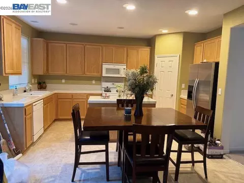 Kitchen - 9348 Vintner Cir, Patterson, CA 95363 photo 1 of 4
