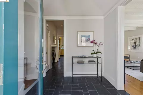 Entry Way - 8 Mosswood Rd, Berkeley, CA 94704 photo 1 of 3