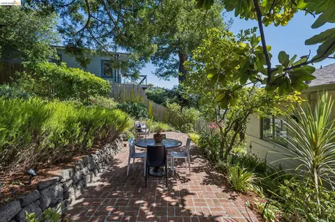 Exterior - 8 Mosswood Rd, Berkeley, CA 94704 photo 5 of 10