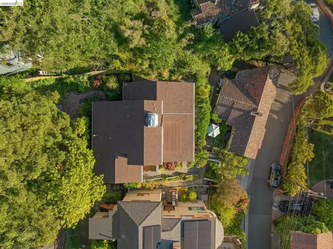 View/Area - 8 Mosswood Rd, Berkeley, CA 94704 photo 5 of 7