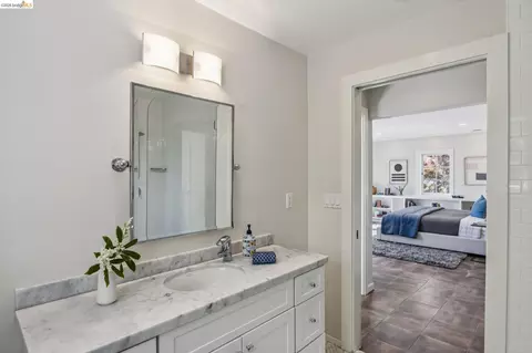 Bath - 8 Mosswood Rd, Berkeley, CA 94704 photo 3 of 5