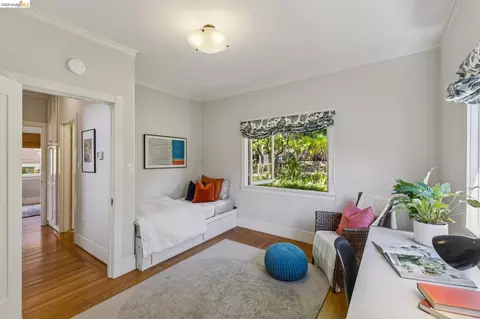 Bedroom - 8 Mosswood Rd, Berkeley, CA 94704 photo 4 of 8
