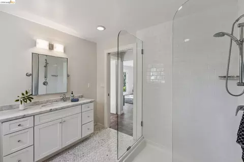 Bath - 8 Mosswood Rd, Berkeley, CA 94704 photo 5 of 5
