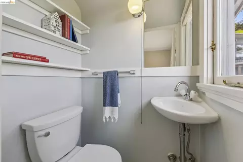 Bath - 8 Mosswood Rd, Berkeley, CA 94704 photo 1 of 5