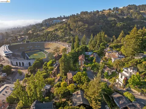 View/Area - 8 Mosswood Rd, Berkeley, CA 94704 photo 6 of 7