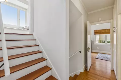 Entry Way - 8 Mosswood Rd, Berkeley, CA 94704 photo 3 of 3