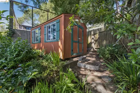 Exterior - 8 Mosswood Rd, Berkeley, CA 94704 photo 7 of 10