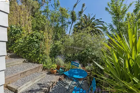 Exterior - 8 Mosswood Rd, Berkeley, CA 94704 photo 9 of 10