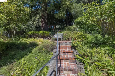 Exterior - 8 Mosswood Rd, Berkeley, CA 94704 photo 8 of 10