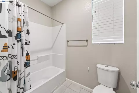 Bath - 455 Leonardo Way, Mountain House, CA 95391 photo 4 of 4