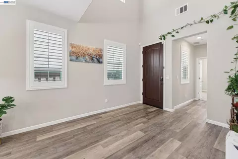 Entry Way - 455 Leonardo Way, Mountain House, CA 95391 photo 5 of 6