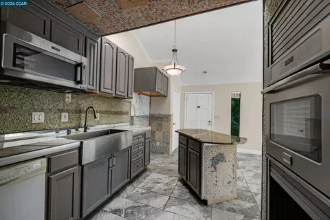 Kitchen - 1544 Bailey Rd #30, Concord, CA 94521 photo 5 of 6