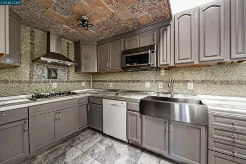 Kitchen - 1544 Bailey Rd #30, Concord, CA 94521 photo 3 of 6