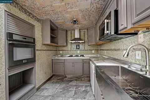 Kitchen - 1544 Bailey Rd #30, Concord, CA 94521 photo 4 of 6