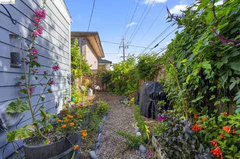 Exterior - 1030 Delaware St #B, Berkeley, CA 94710 photo 3 of 7