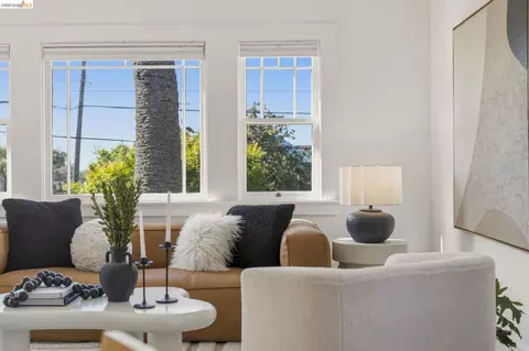 Living - 1030 Delaware St #B, Berkeley, CA 94710 photo 2 of 4
