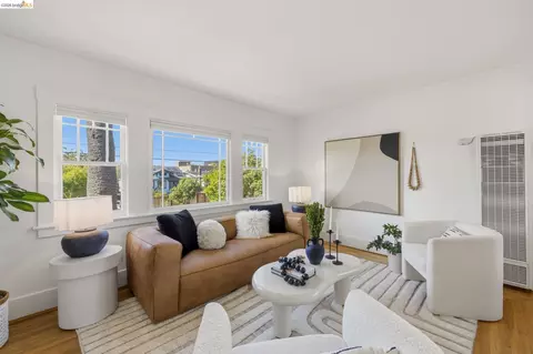 Living - 1030 Delaware St #B, Berkeley, CA 94710 photo 3 of 4