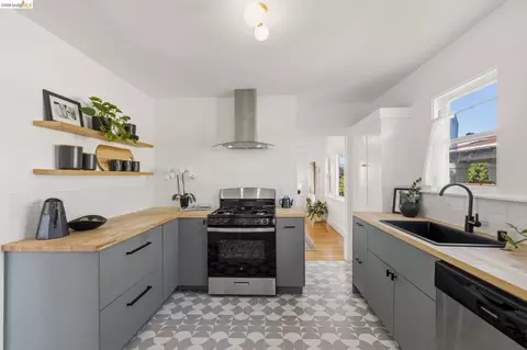 Kitchen - 1030 Delaware St #B, Berkeley, CA 94710 photo 1 of 4