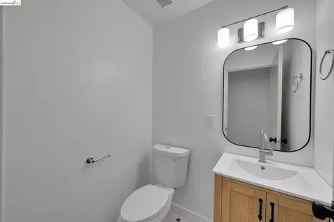Bath - 1808 Wildbrook Ct #D, Concord, CA 94521 photo 2 of 6