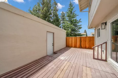 Exterior - 1808 Wildbrook Ct #D, Concord, CA 94521 photo 3 of 9
