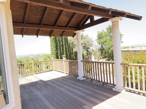 10 Live Oak, Pittsburg, CA 94565