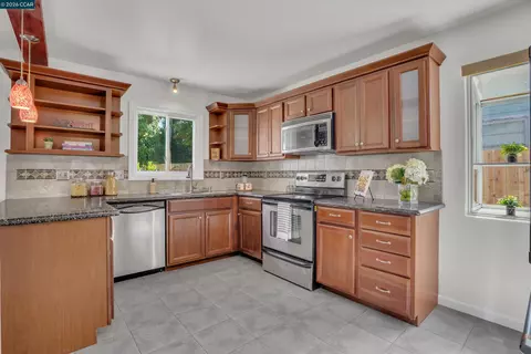144 Roslyn Dr, Concord, CA 94518