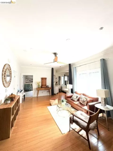 574 48th St #403, Oakland, CA 94609