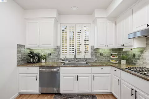 Kitchen - 147 Landsdowne Loop, San Ramon, CA 94582 photo 3 of 3