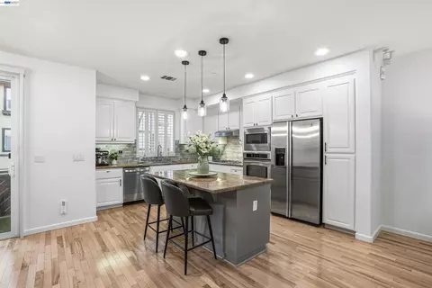 Kitchen - 147 Landsdowne Loop, San Ramon, CA 94582 photo 2 of 3