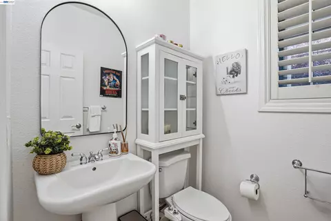 Bath - 147 Landsdowne Loop, San Ramon, CA 94582 photo 1 of 4