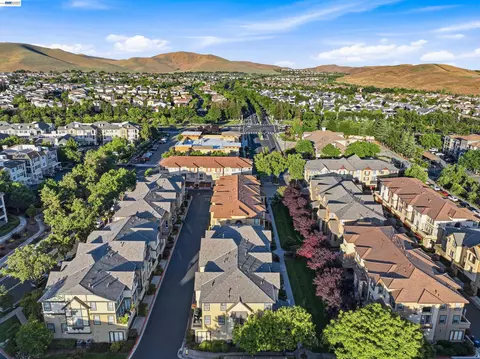 View/Area - 147 Landsdowne Loop, San Ramon, CA 94582 photo 2 of 4