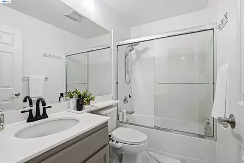 Bath - 147 Landsdowne Loop, San Ramon, CA 94582 photo 4 of 4