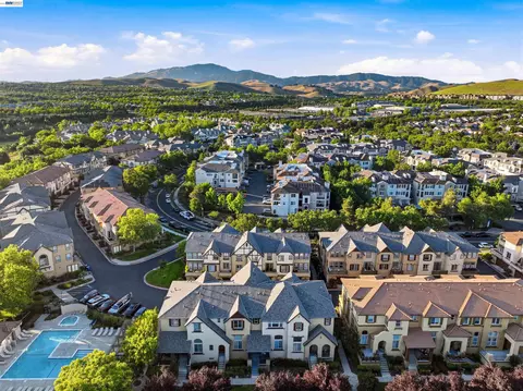 View/Area - 147 Landsdowne Loop, San Ramon, CA 94582 photo 3 of 4