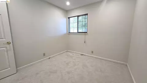 Bedroom - 2332 Saint George Dr, Concord, CA 94520 photo 4 of 6